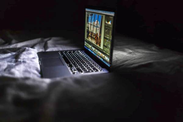 A study shows that one out of five young people wake up regularly at night to send or check social media messages. They are likely to be constantly tired and less happy.