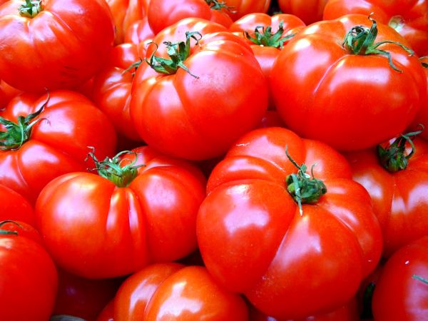Tomatoes contain lycopenes which are in antioxidants more potent than vitamin C.